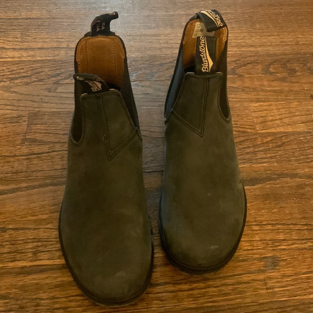 Blundstones worn once size 6 AUS which is 9 US womens